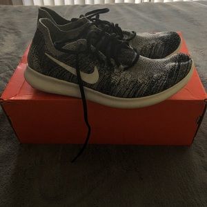 Nike Free Runs Flyknit Black/White